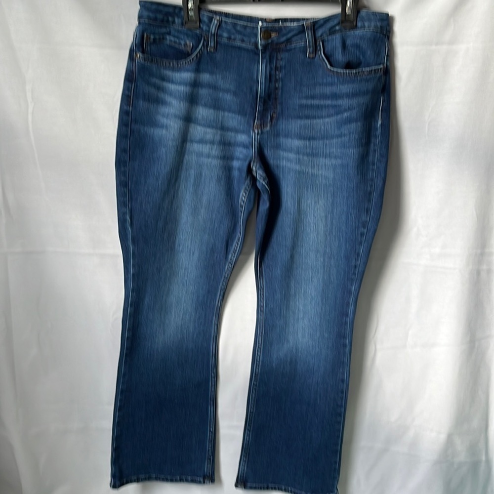 Lee Regular Fit , Boot Cut , Mid Rise Jeans